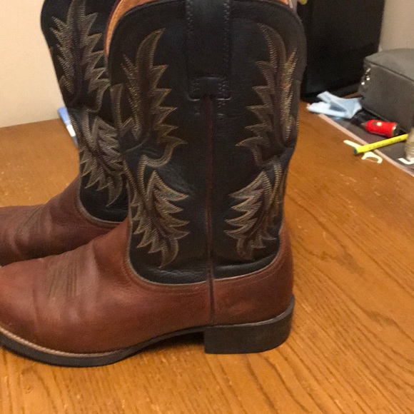 Sz8 (40.5W) ariat western boots